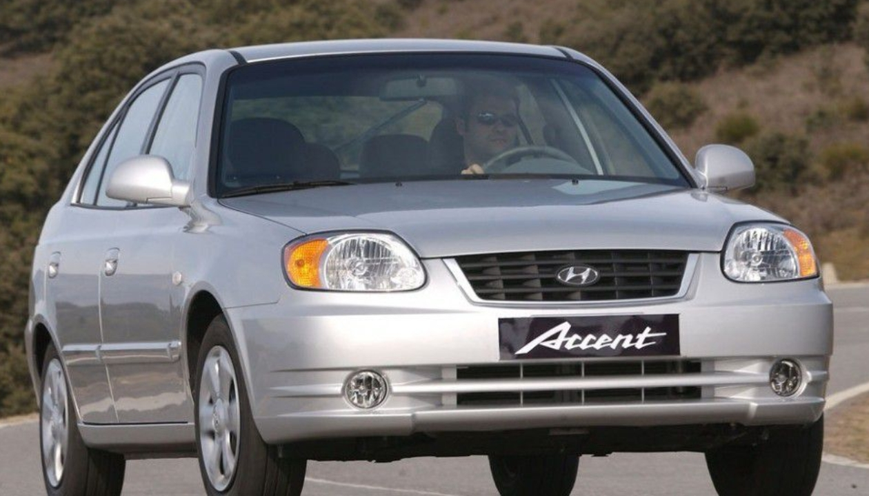 Phần đầu xe của Accent 2003