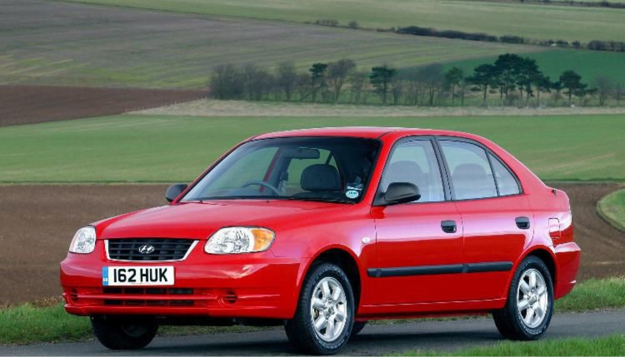 Hyundai Accent đời xe đầu tiên ra mắt vào năm 1994