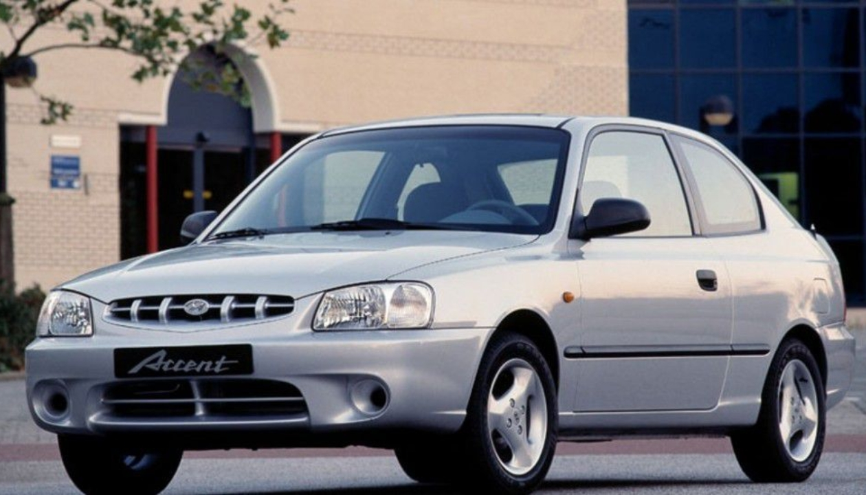 Hyundai Accent 1999 phiên bản hatchback 3 cửa